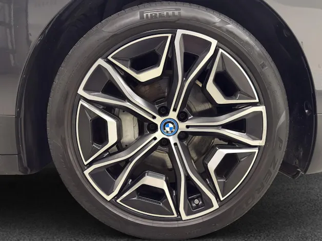 BMW iX xDrive40 Launch Ed.