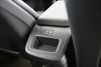 https://vehicle.imgix.net/4213886/214b16ba-75cb-4c10-8dd6-aec1d050c451.jpg