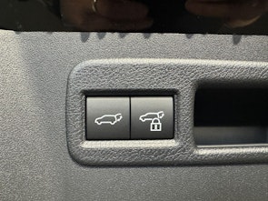 Fahrzeugbild TOYOTA C-HR+ Premium AWD