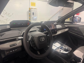 Fahrzeugbild TOYOTA C-HR+ Premium AWD