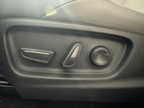 Fahrzeugbild TOYOTA C-HR+ Premium AWD