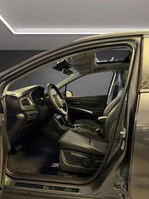 Suzuki S-Cross 1.4 T Sakura Top Hybrid 4x4