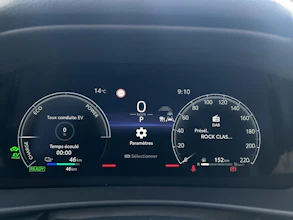 https://vehicle.imgix.net/4214070/34307521-c408-4882-8f2f-c8f8a742e0af.jpg