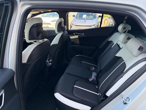 https://vehicle.imgix.net/4214083/e053b86a-de13-4bb6-a4bb-f66db6f0a5eb.jpg