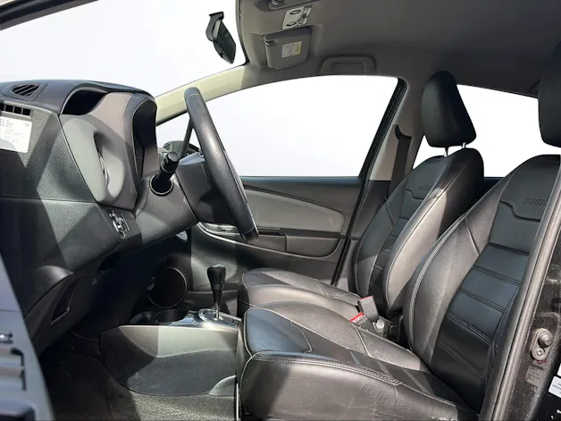 Toyota Yaris 1.5 VVT-i HSD Trend
