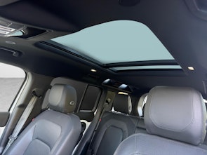 Fahrzeugbild LAND ROVER Defender 110 3.0 D I6 300 X-Dynamic SE mit Anhängerkupplung