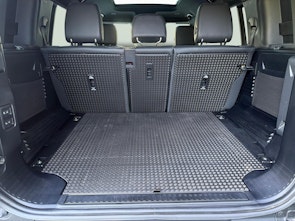 Fahrzeugbild LAND ROVER Defender 110 3.0 D I6 300 X-Dynamic SE mit Anhängerkupplung