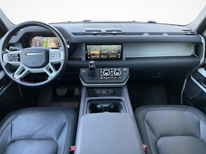 Fahrzeugbild LAND ROVER Defender 110 3.0 D I6 300 X-Dynamic SE mit Anhängerkupplung