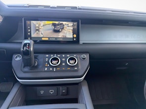 Fahrzeugbild LAND ROVER Defender 110 3.0 D I6 300 X-Dynamic SE mit Anhängerkupplung