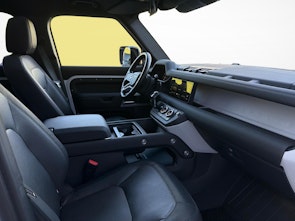 Fahrzeugbild LAND ROVER Defender 110 3.0 D I6 300 X-Dynamic SE mit Anhängerkupplung