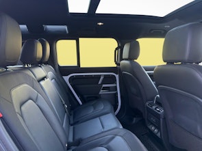 Fahrzeugbild LAND ROVER Defender 110 3.0 D I6 300 X-Dynamic SE mit Anhängerkupplung
