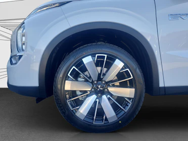 MITSUBISHI OUTLANDER 6