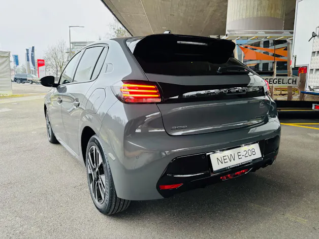Peugeot 208 1.2 Hybrid Allure Premium