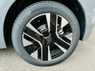 Peugeot 208 1.2 Hybrid Allure Premium