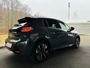 Peugeot 208 1.2 Hybrid Allure Premium