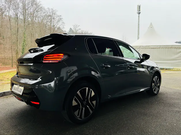 Peugeot 208 1.2 Hybrid Allure Premium