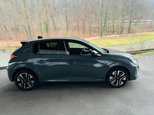 Peugeot 208 1.2 Hybrid Allure Premium
