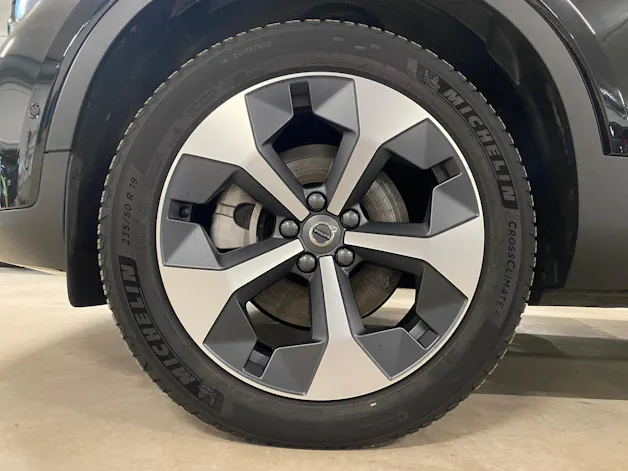 Volvo XC40 2.0 B3 MH Plus Dark