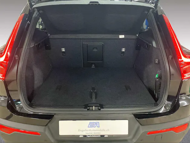 Volvo XC40 2.0 B3 MH Plus Dark