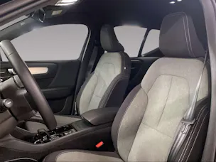 Volvo XC40 2.0 B3 MH Plus Dark