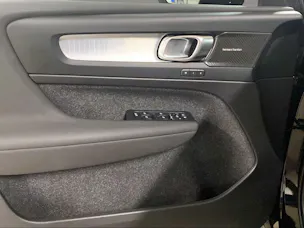 Volvo XC40 2.0 B3 MH Plus Dark