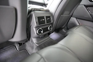 image du véhicule LAND ROVER Range Rover Velar 2.0 P400e Dynamic SE