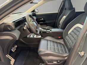 https://vehicle.imgix.net/4214661/645bac32-6775-4fa5-8944-4b8ec6c3bef9.jpg