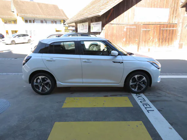 Suzuki Swift 1.2 Sakura Top Hybrid