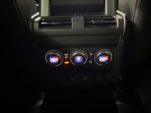 Land Rover Defender 90 3.0D I6 250 SE AT8