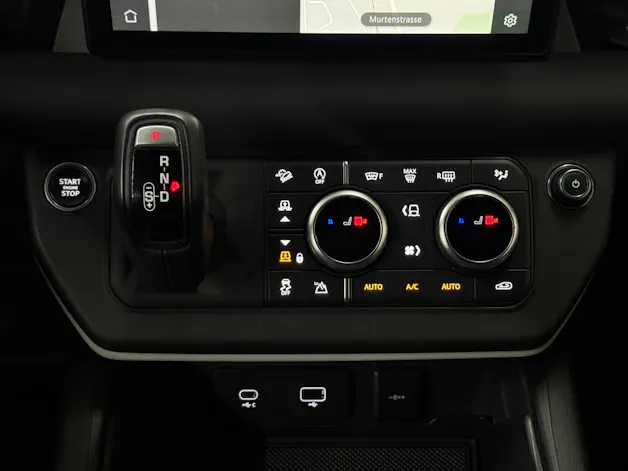 Land Rover Defender 90 3.0D I6 250 SE AT8
