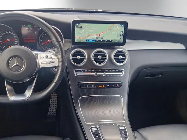 MERCEDES-BENZ GLC 300 e AMG Line 4Matic