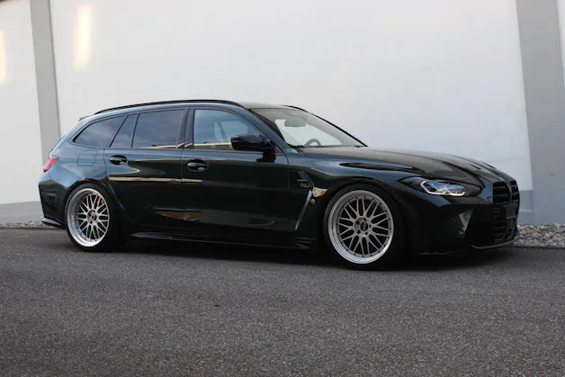 BMW M3 Competition M xDrive Touring Individual *OXFORDGRÜN METALLIC*
