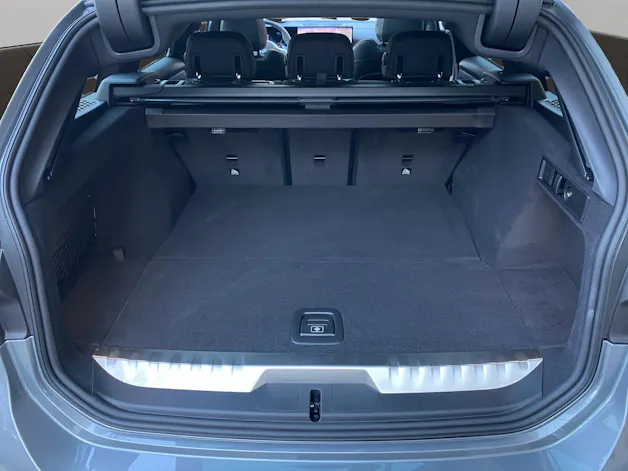 BMW 330e x DriveTouring Steptronic M Sport Pro