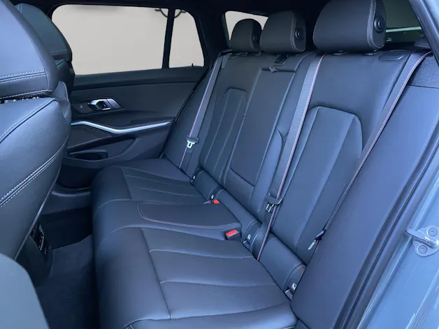BMW 330e x DriveTouring Steptronic M Sport Pro