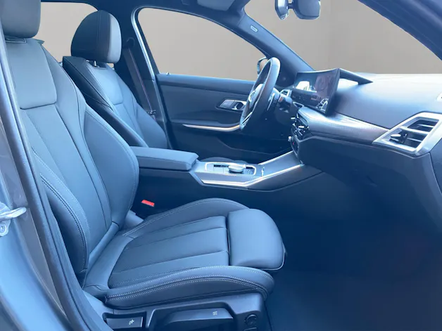 BMW 330e x DriveTouring Steptronic M Sport Pro