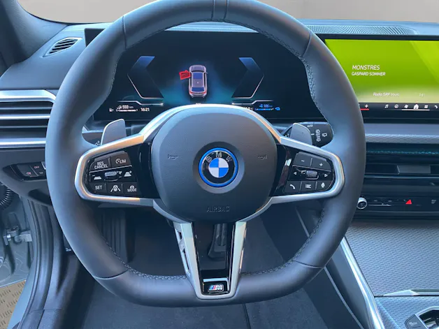 BMW 330e x DriveTouring Steptronic M Sport Pro