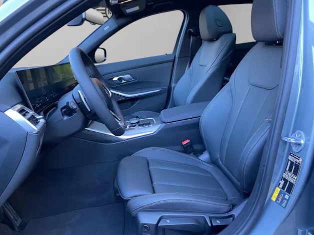 BMW 330e x DriveTouring Steptronic M Sport Pro