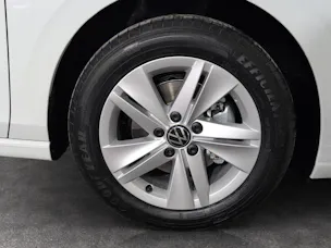 VW Golf 1.5 e TSI mHEV Basis DSG