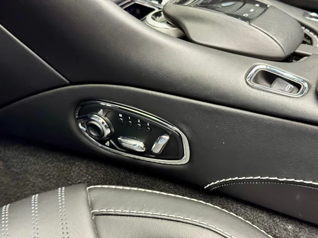 Aston Martin DB11 V8 Volante Touchtronic 3