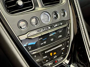Aston Martin DB11 V8 Volante Touchtronic 3