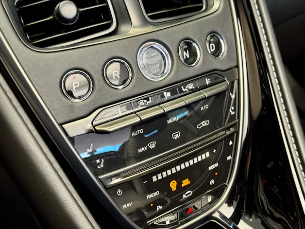Aston Martin DB11 V8 Volante Touchtronic 3