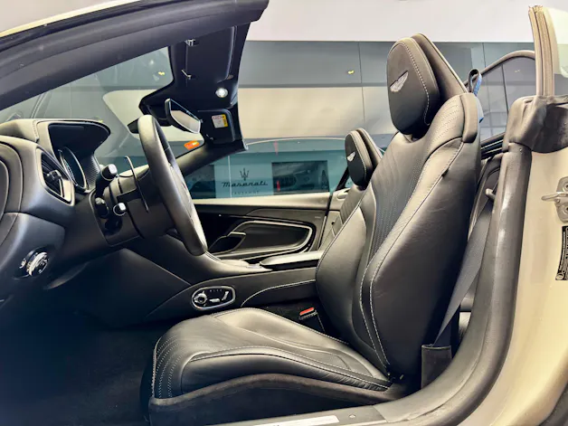 Aston Martin DB11 V8 Volante Touchtronic 3