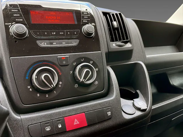 Citroën Jumper Kab.-Ch. 35 L2 2.2 BlueHDi 165 Control Kofferaufbau mit Hebebühne
