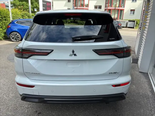 Mitsubishi Outlander PHEV Invite 4WD