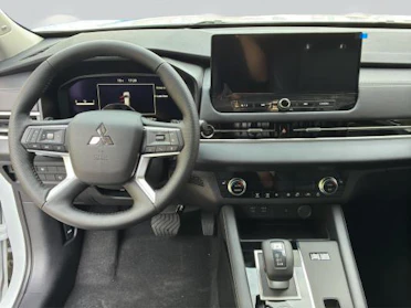 MITSUBISHI OUTLANDER 6