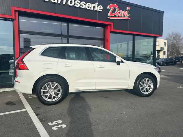 Volvo XC60 B5 Benzin Mild Hybrid AWD Momentum Geartronic