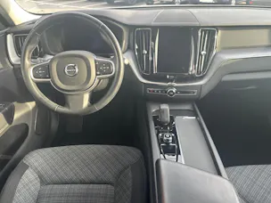 Volvo XC60 B5 Benzin Mild Hybrid AWD Momentum Geartronic