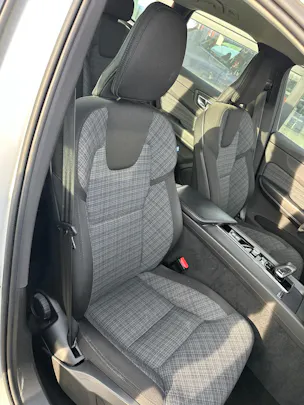 Volvo XC60 B5 Benzin Mild Hybrid AWD Momentum Geartronic