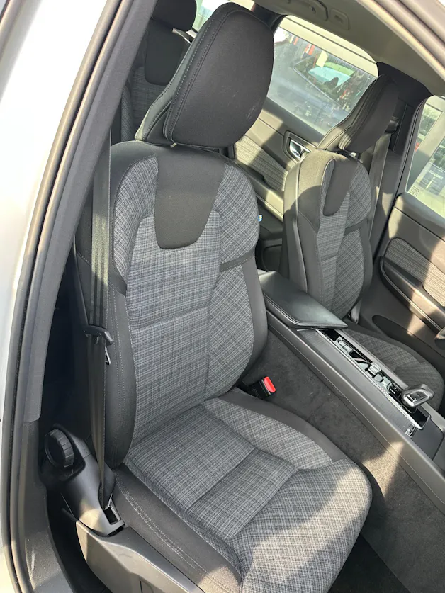 Volvo XC60 B5 Benzin Mild Hybrid AWD Momentum Geartronic