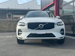 Volvo XC60 B5 Benzin Mild Hybrid AWD Momentum Geartronic